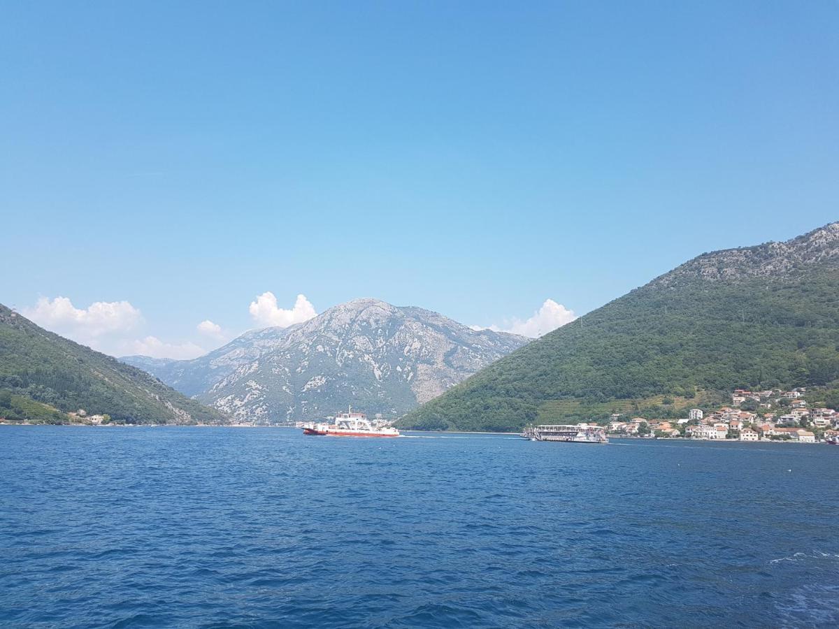 Hotel Wisteria Tivat Exterior foto