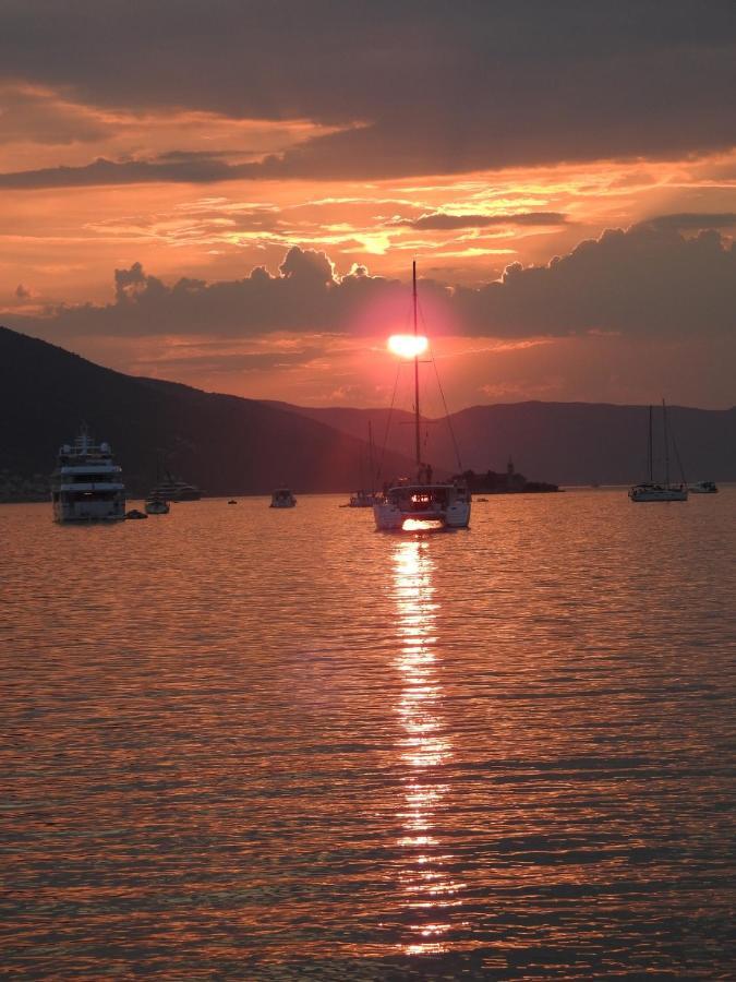 Hotel Wisteria Tivat Exterior foto
